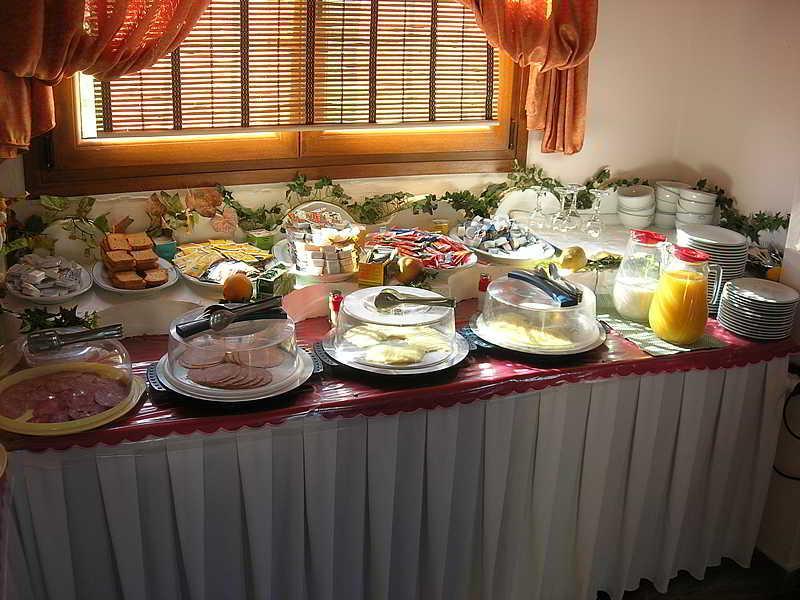 Regina Hotel Vasilatika  Ngoại thất bức ảnh