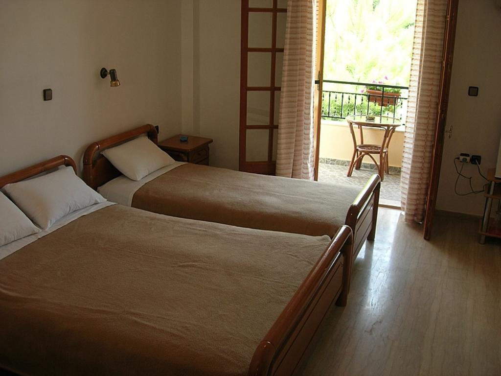 Regina Hotel Vasilatika  Ngoại thất bức ảnh