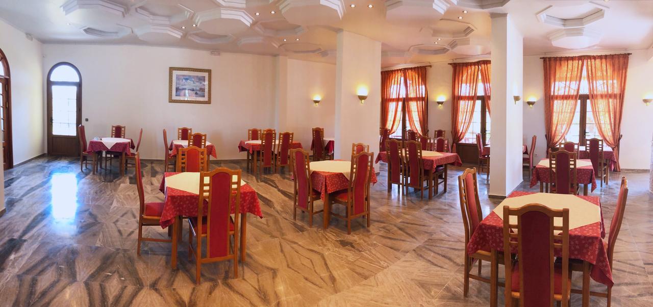 Regina Hotel Vasilatika  Ngoại thất bức ảnh