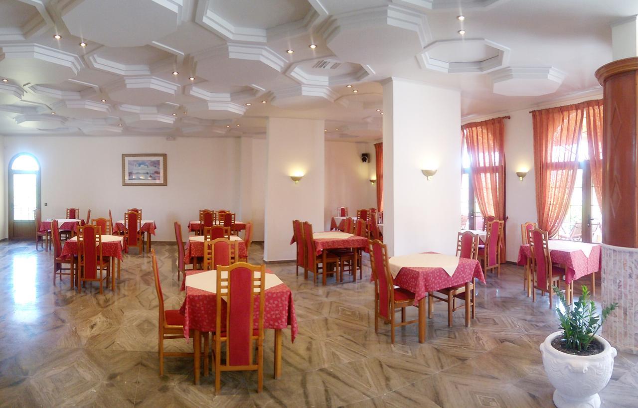Regina Hotel Vasilatika  Ngoại thất bức ảnh