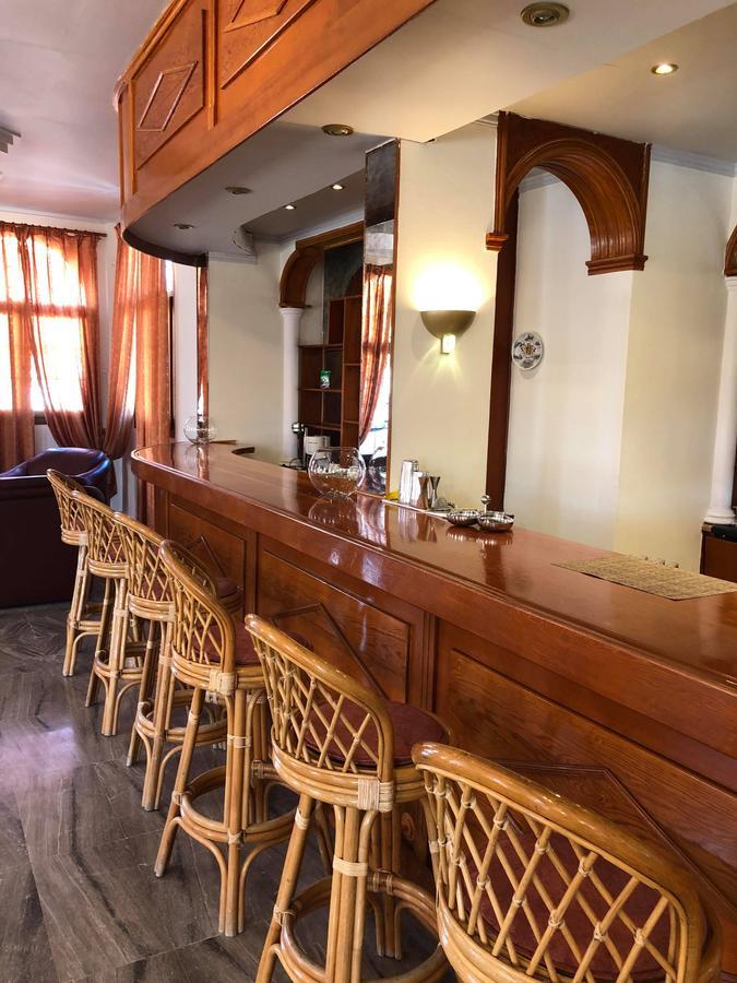 Regina Hotel Vasilatika  Ngoại thất bức ảnh
